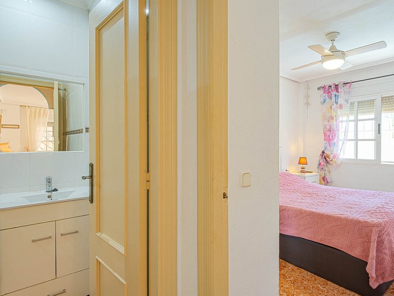 Villa for Sale in Punta Prima, Alicante 22