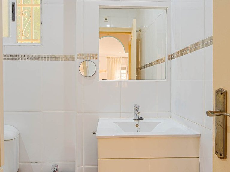 Villa for Sale in Punta Prima, Alicante 26