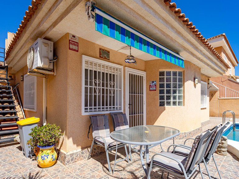 Villa for Sale in Punta Prima, Alicante 36