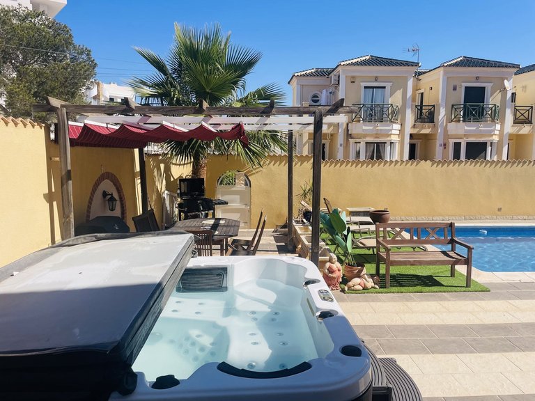 Villa for Sale in Villamartin, Alicante 1