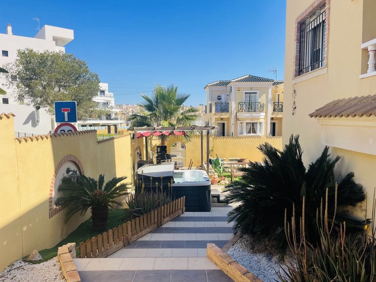 Villa for Sale in Villamartin, Alicante 7