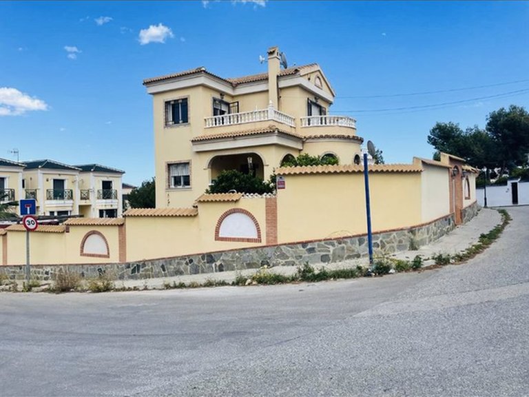 Villa for Sale in Villamartin, Alicante 27