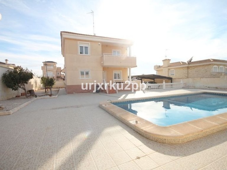 Villa for Sale in Torrevieja, Alicante 2