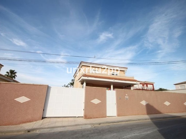 Villa for Sale in Torrevieja, Alicante 4