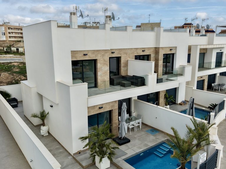 Villa for Sale in Los Montesinos, Alicante 1