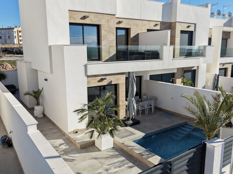 Villa for Sale in Los Montesinos, Alicante 5