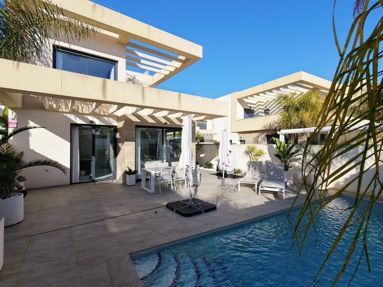 Villa for Sale in Los Montesinos, Alicante 2