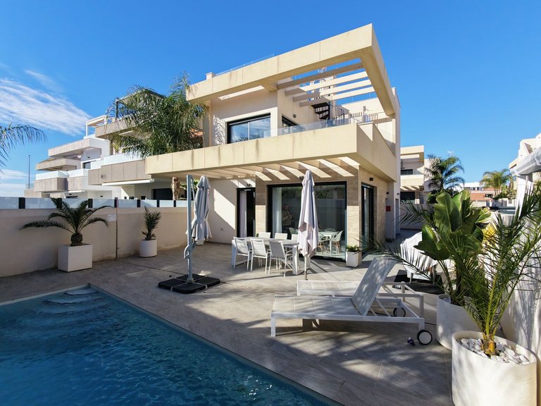 Villa for Sale in Los Montesinos, Alicante 3
