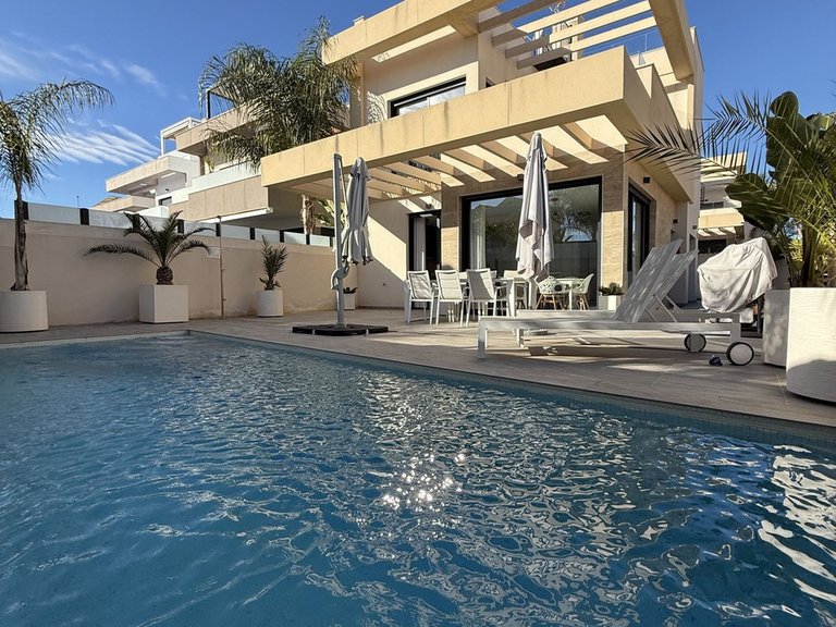 Villa for Sale in Los Montesinos, Alicante 5