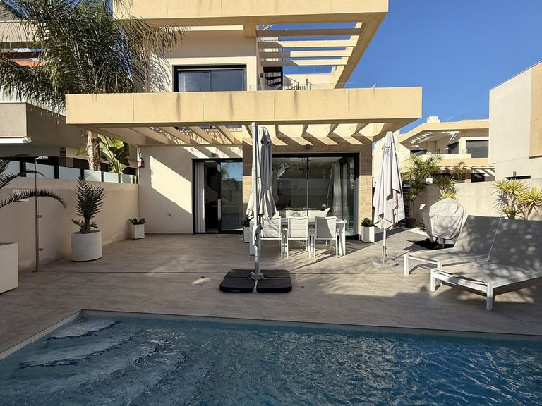 Villa for Sale in Los Montesinos, Alicante 6