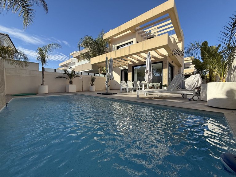 Villa for Sale in Los Montesinos, Alicante 9