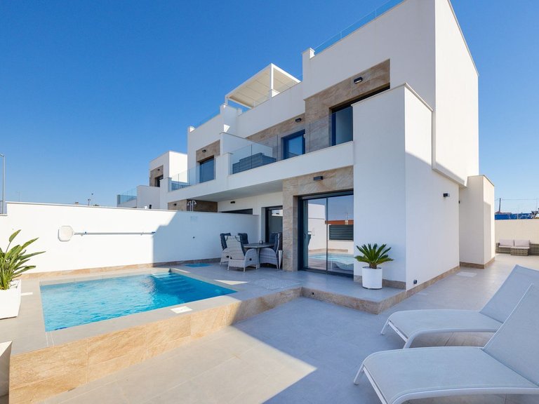 Villa for Sale in Los Montesinos, Alicante 1