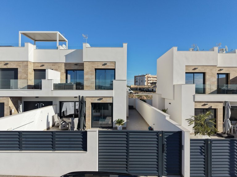 Villa for Sale in Los Montesinos, Alicante 4
