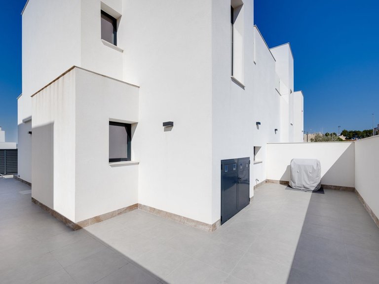 Villa for Sale in Los Montesinos, Alicante 13
