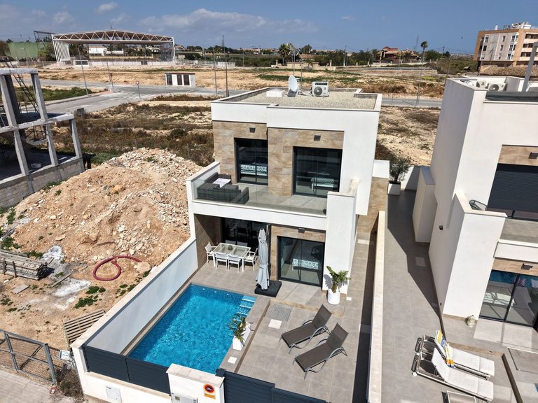 Villa for Sale in Los Montesinos, Alicante 1