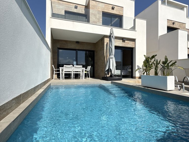 Villa for Sale in Los Montesinos, Alicante 10