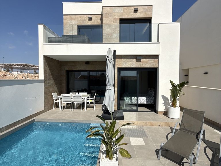 Villa for Sale in Los Montesinos, Alicante 12