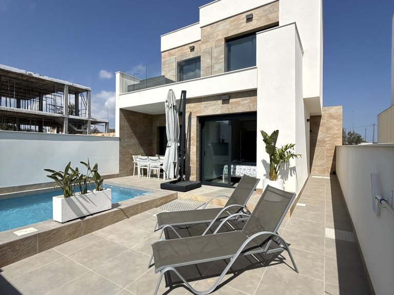 Villa for Sale in Los Montesinos, Alicante 13