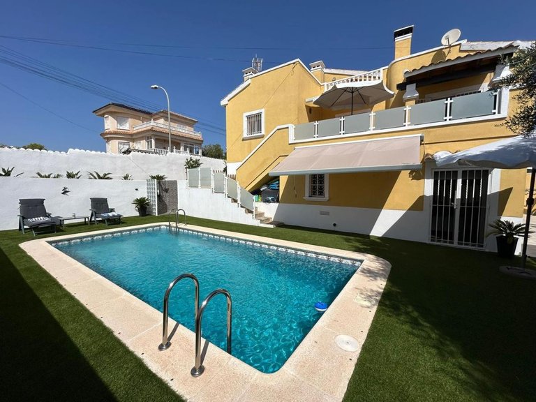 Villa for Sale in San Miguel De Salinas, Alicante 1
