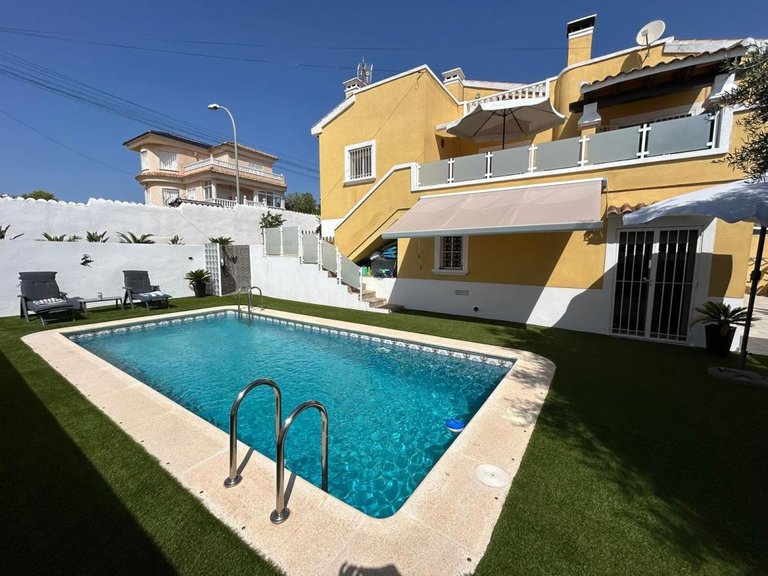 Villa for Sale in San Miguel De Salinas, Alicante 4