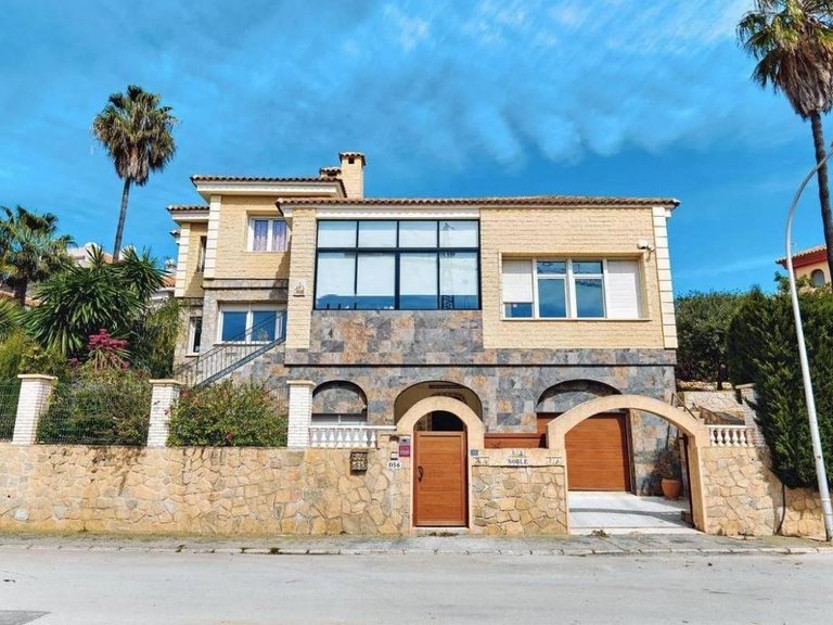 Villa for Sale in Campoamor, Alicante 1
