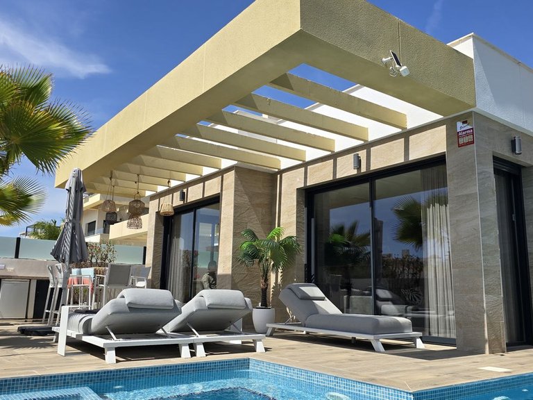 Villa for Sale in Los Montesinos, Alicante 1