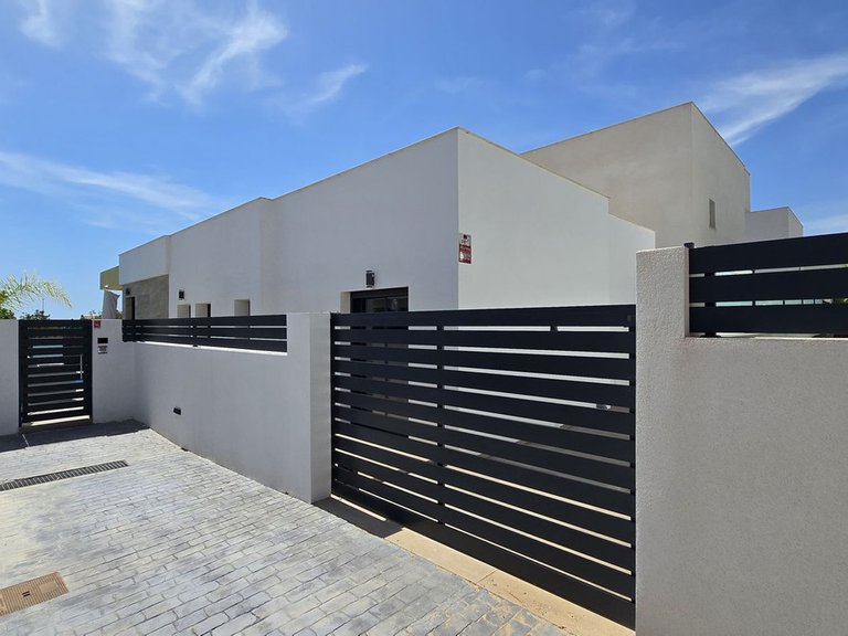 Villa for Sale in Los Montesinos, Alicante 38