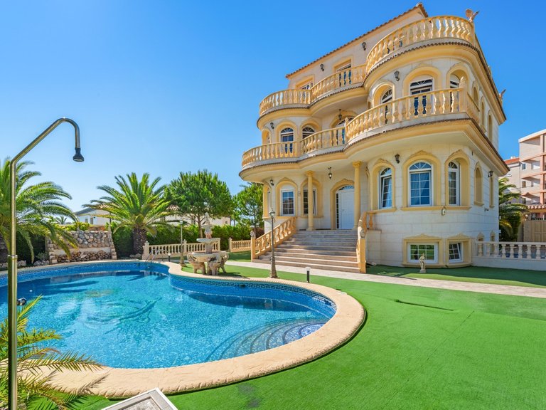 Villa for Sale in Playa Flamenca, Alicante 6