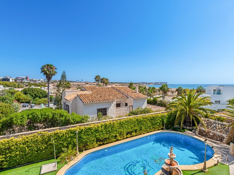 Villa for Sale in Playa Flamenca, Alicante 29