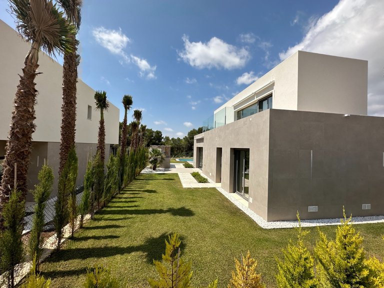 Villa for Sale in Las Colinas, Alicante 14