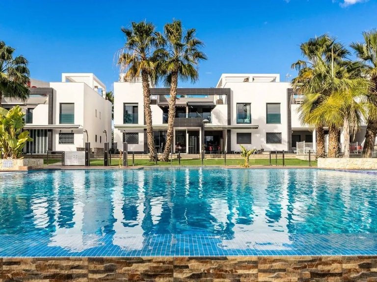 Apartment for Sale in La Zenia, Alicante 1