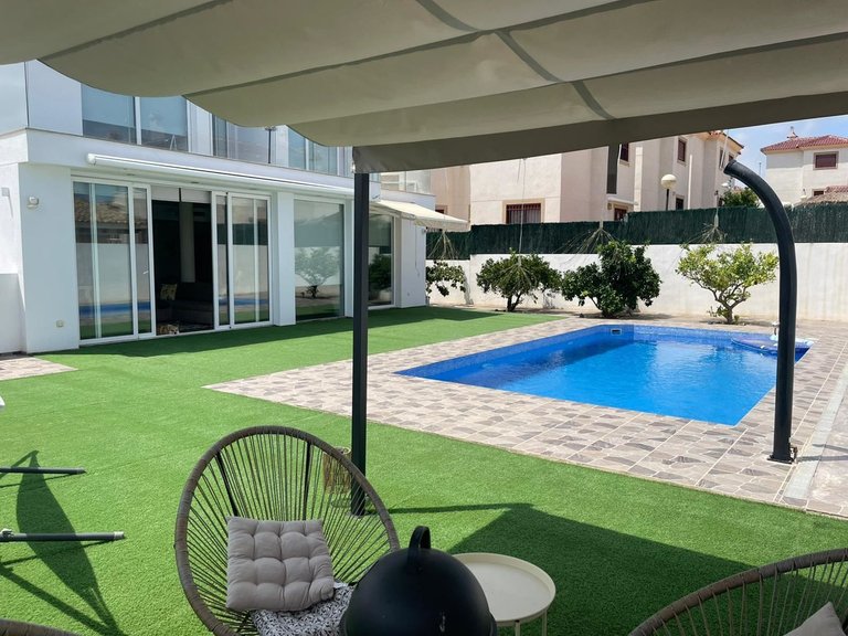 Villa for Sale in Bigastro, Alicante 11