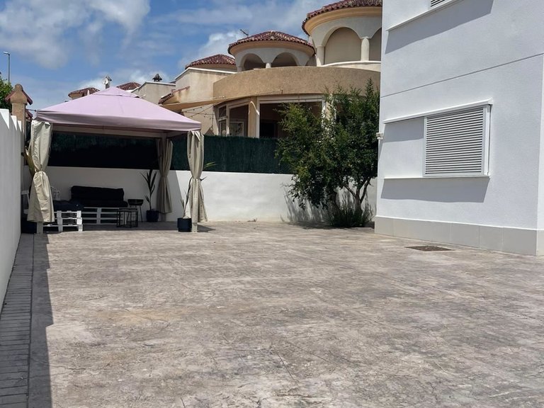 Villa for Sale in Bigastro, Alicante 25