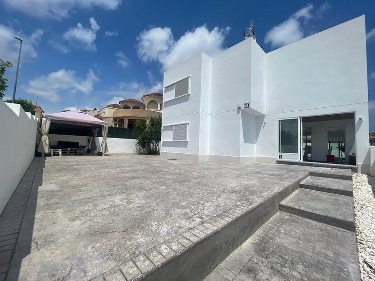 Villa for Sale in Bigastro, Alicante 26