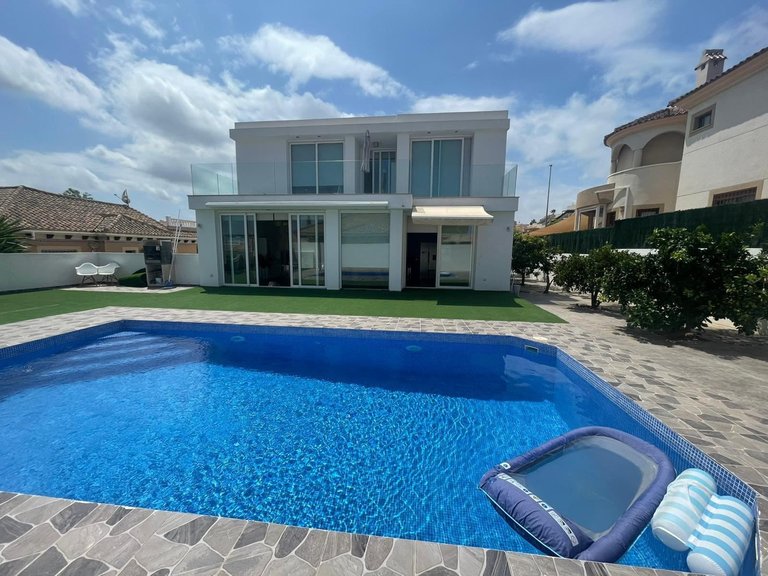 Villa for Sale in Bigastro, Alicante 37