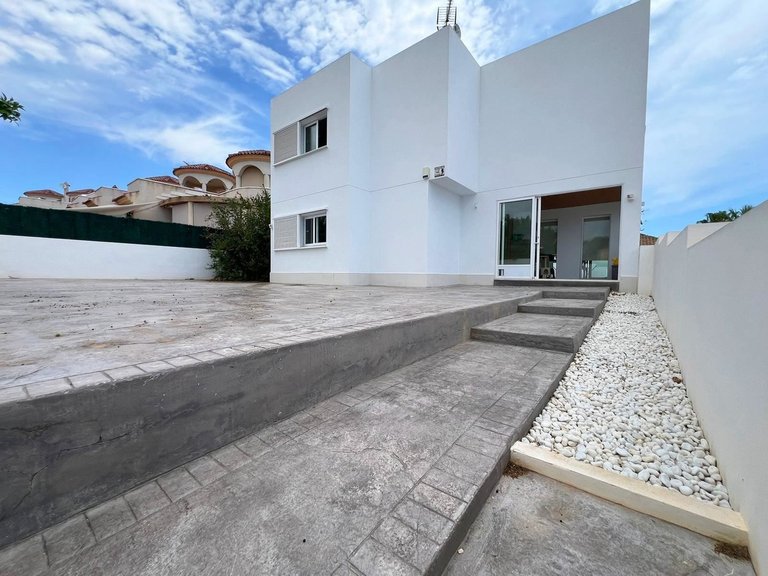 Villa for Sale in Bigastro, Alicante 40