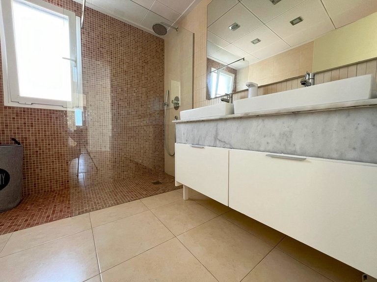 Villa for Sale in Bigastro, Alicante 48