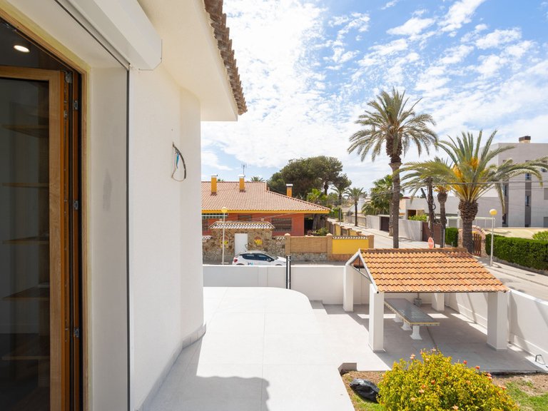 Villa for Sale in Cabo Roig, Alicante 2