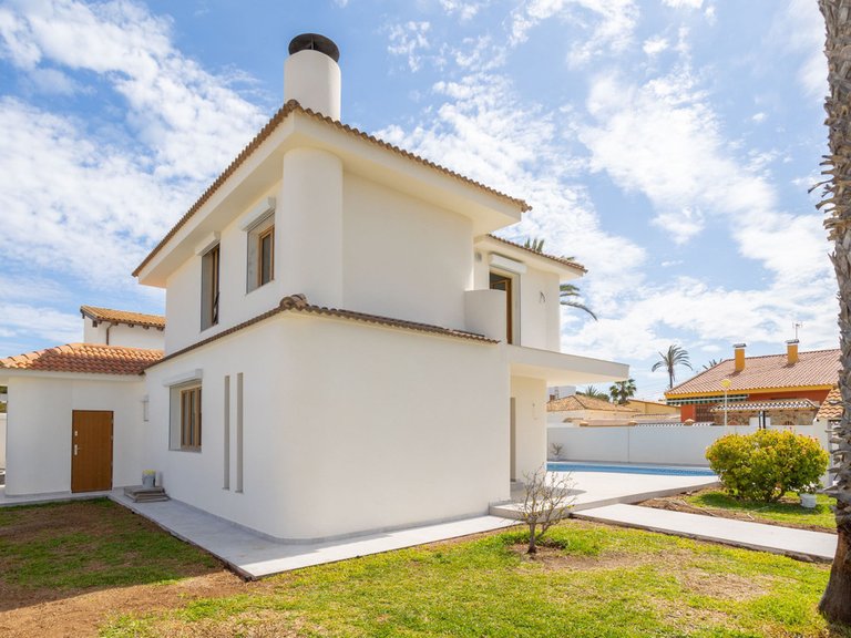 Villa for Sale in Cabo Roig, Alicante 5