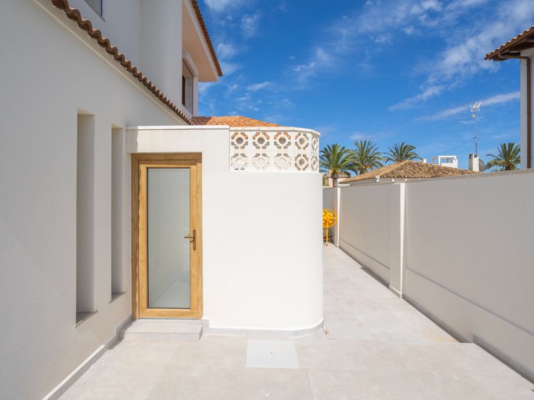 Villa for Sale in Cabo Roig, Alicante 7