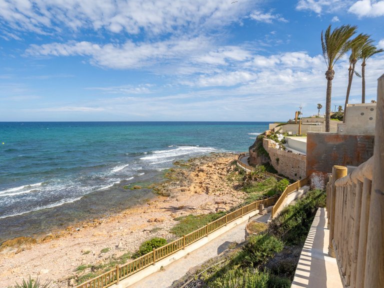 Villa for Sale in Cabo Roig, Alicante 38