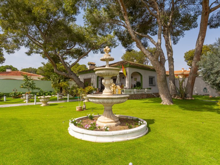 Villa for Sale in Campoamor, Alicante 1