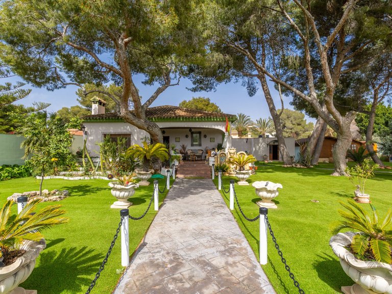 Villa for Sale in Campoamor, Alicante 2
