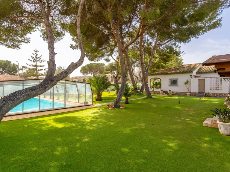 Villa for Sale in Campoamor, Alicante 46