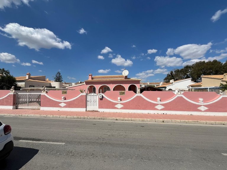 Villa for Sale in Cabo Roig, Alicante 1