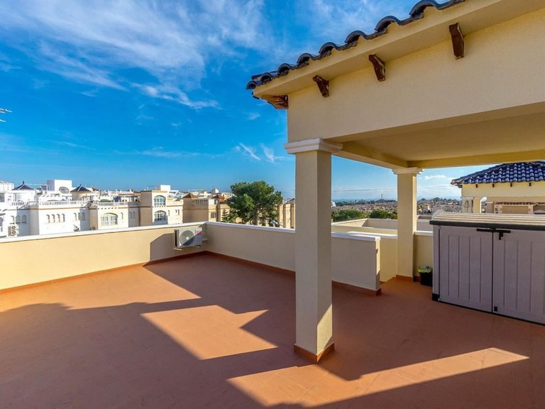 Villa for Sale in Villamartin, Alicante 26