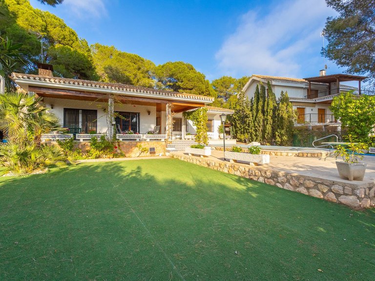 Villa for Sale in Campoamor, Alicante 3