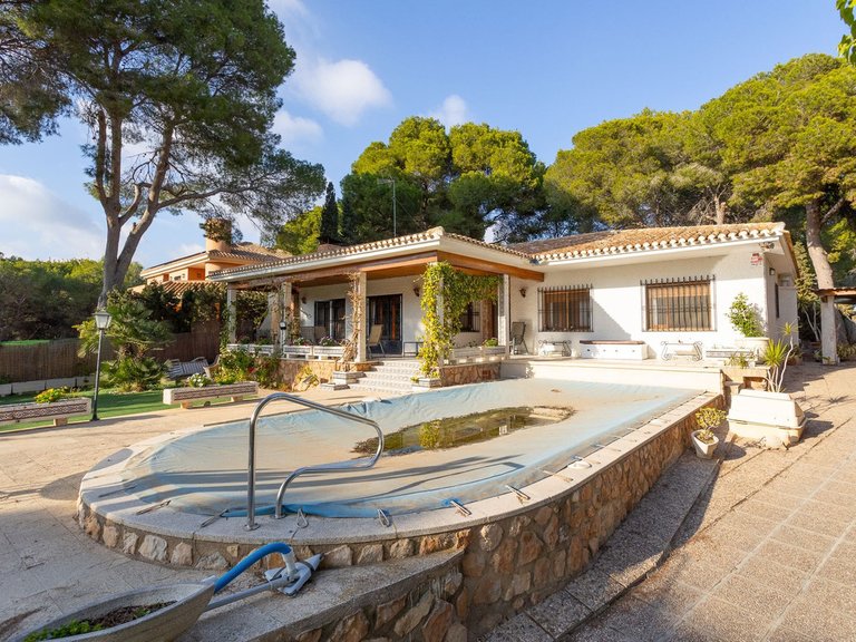 Villa for Sale in Campoamor, Alicante 5
