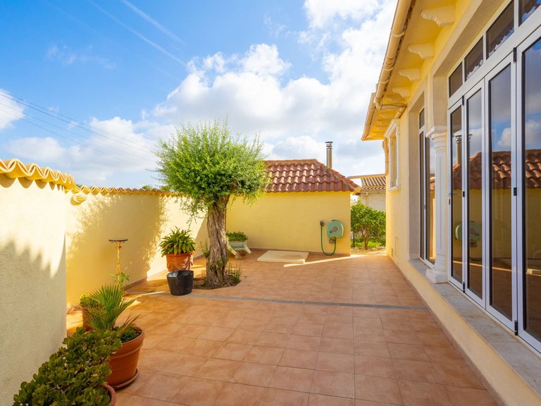 Villa for Sale in Villamartin, Alicante 1