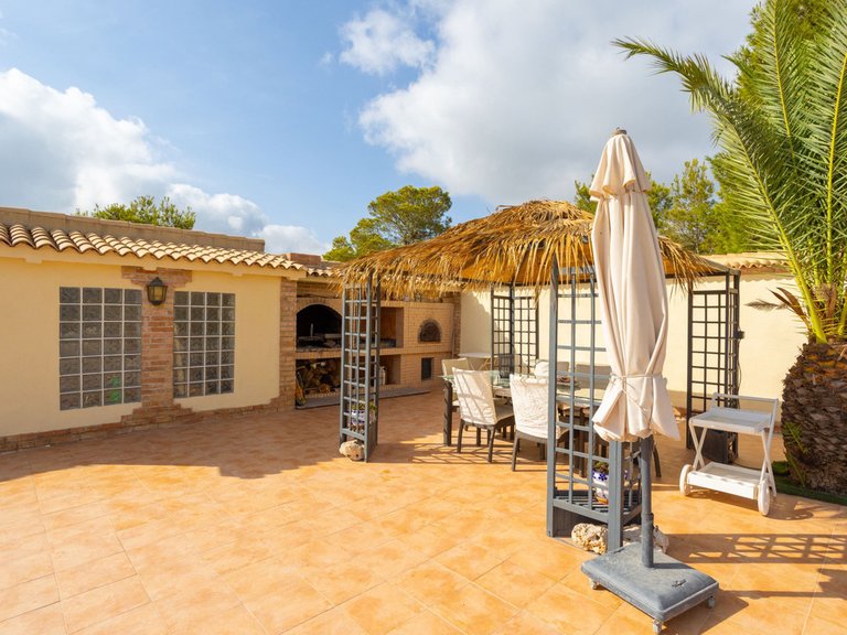 Villa for Sale in Villamartin, Alicante 2